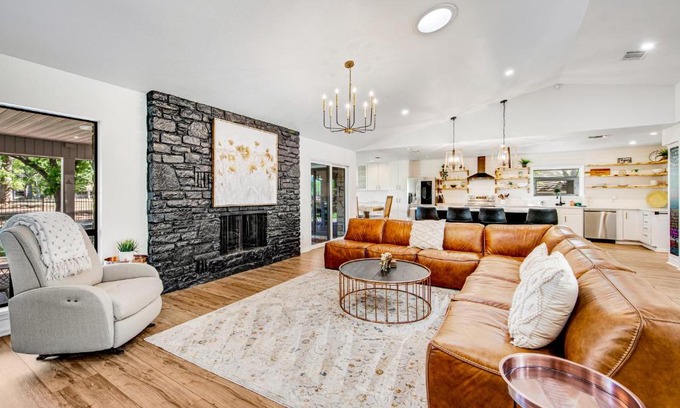 Horseshoe Bay Casa | Style & Shade