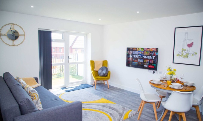 Oldbury Apartamento | Stylish 1-bed Flat - balcony(canal view) & parking