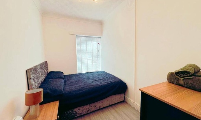Bridgend Apartamento | Stylish 1 Bedroom Flat near Bridgend Town centre