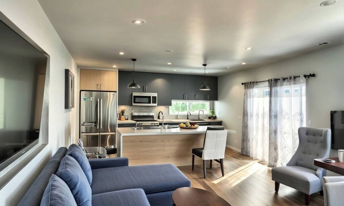 East Hollywood Hotel | Stylish 1-Bedroom Townhouse Retreat in East Hollywood