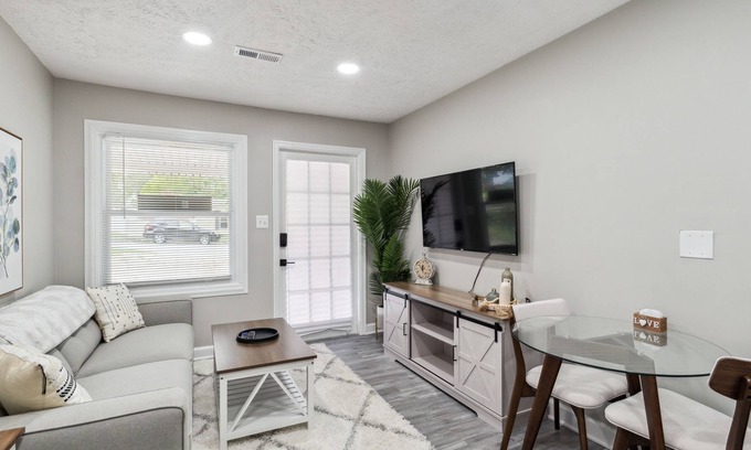 Hanover Casa | Stylish 1BD/ 1BA Duplex Centrally Located!! Near BWI/NSA/FT Meade/BAL TO DC