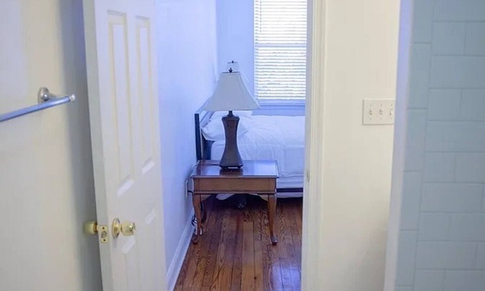 Downtown Baltimore Casa | Stylish 1bed/1 bath in townhouse in Baltimore city close to Johns Hopkins & UMMC