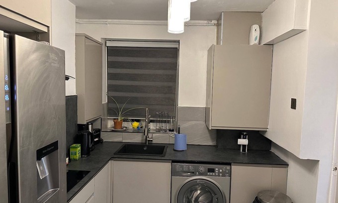 Crystal Palace Apartamento | Stylish 1BR Apt w/ Fireplace & High-speed Wifi