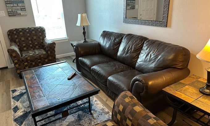 Northwest Los Angeles Heights Condominio | Stylish 1BR Condo with Pool - Medical Center Area