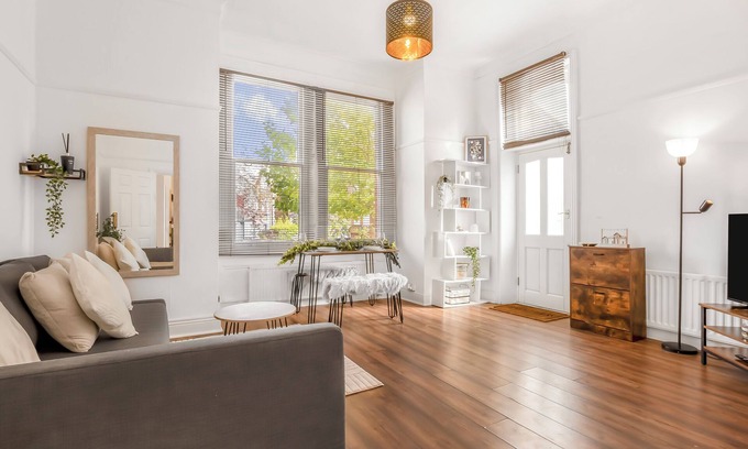 Croham Apartamento | Stylish 1BR Flat|Terrace|Free Parking|Rail Station