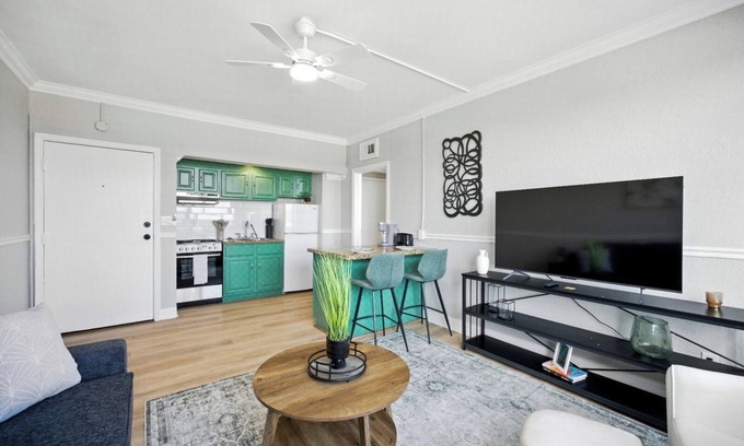 Downtown Jacksonville Apartamento | Stylish 1BR High-Rise Stadium & Arena Nearby