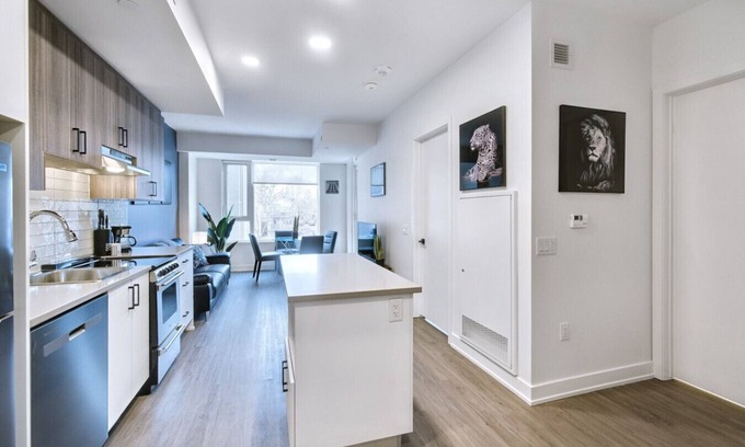 Centretown West Apartamento | Stylish 1BR in Little Italy near Dows Lake