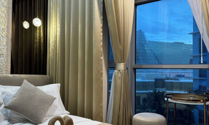 Tambo Condominio | Stylish 1BR Near Airport Facing the Bay - 9d