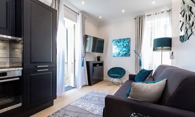 Old Town Apartamento | CON ESTILO, 2 BALCONES, RECIENTEMENTE RENOVADO EN RUE ROSSETTI OLD TOWN 2BR / 2BA
