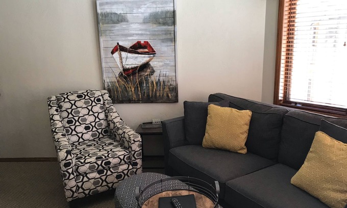 Egg Harbor Condominio | Elegante 2 hab 2 ba recientemente remodelado con muchas comodidades para que disfrute.