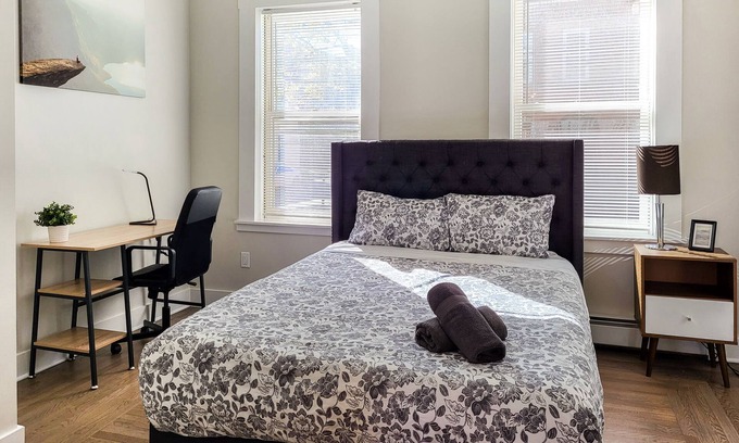 Downtown Apartamento | Stylish 2-bed 1-bath right by Wooster Square - Parking and laundry room included