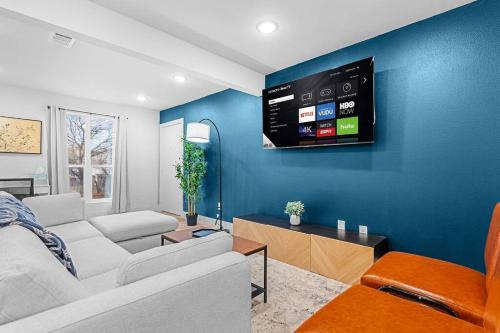 Old East Dallas Casa | Stylish 2 bed 1 Mile to downtown Free parking