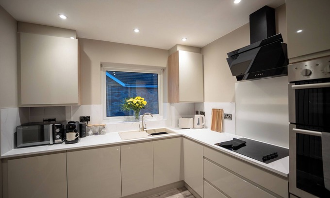 Hereford Apartamento | Stylish 2-Bed Apartment with Parking & City Access