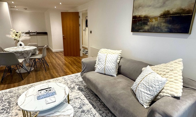 Salford Apartamento | Stylish 2-Bed Apt Private Parking 10mins to Centre