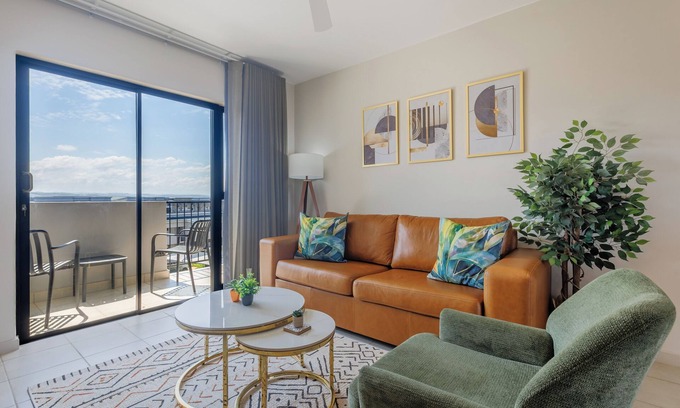Umhlali Apartamento | Stylish 2-Bed, Ballito l Balcony & Pool