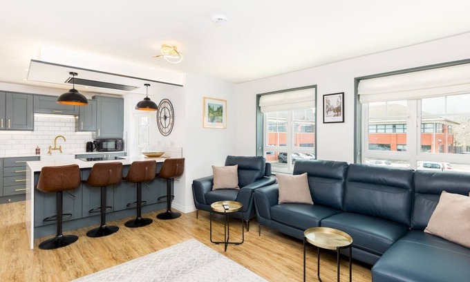 Warwick Apartamento | Stylish 2 Bed Flat in Warwick with Private Parking