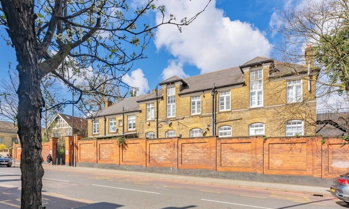 Wandsworth Apartamento | Stylish 2-Bed Flat in SW18 | Cozy Fireplace | Near Transport & Cafés