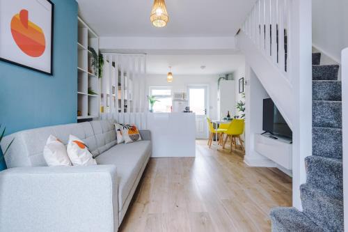 Chester Casa | Stylish 2-bed home in Chester City-Centre by 53 Degrees Property, ideal for Couples & Small groups, Great Location - Sleeps 5