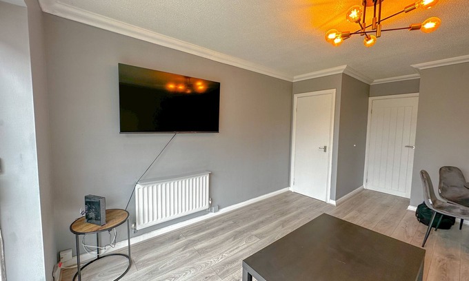 Gravesend Casa | Stylish 2 Bed House with free parking