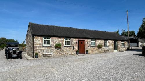 Winkhill Casa | Stylish 2 Bed Peak District Cottage Barn Near Alton Towers, Polar Bears, Chatsworth House