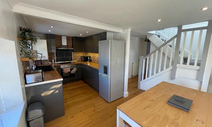 Fakenham Apartamento | Stylish 2 bedroom apartment close to beaches