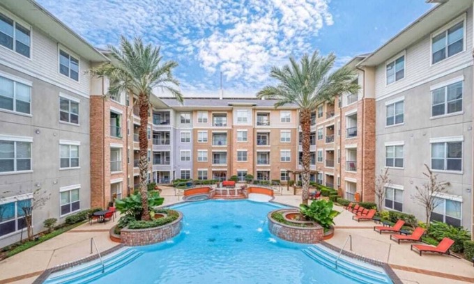 Astrodome Apartamento | Stylish 2 bedroom Apt in Vibrant Houston with 2 King Beds and Great Amenities!