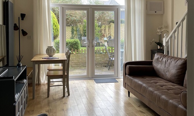 Whitstable Casa | Stylish 2 bedroom Cottage in Central Whitstable