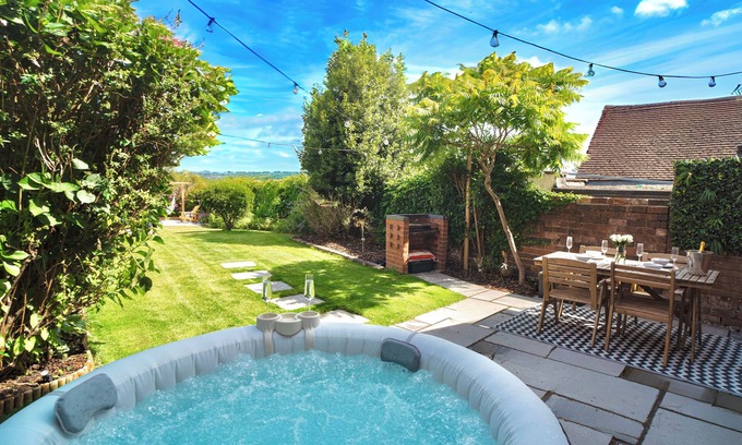 Ribbesford Cabaña | Stunning Stylish 2 Bedroom Cottage