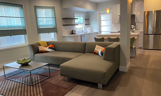 University South Apartamento | Stylish 2-bedroom in fabulous Downtown Palo Alto, AC & WiFi