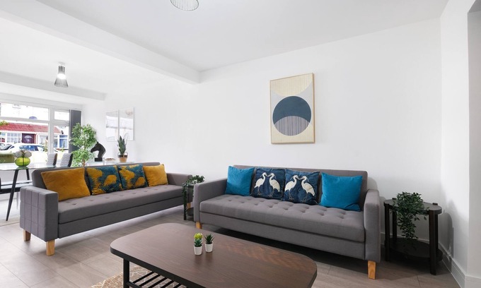 Slough Casa | Stylish 2 Bedroom Serviced House in Slough