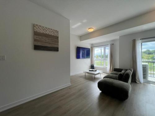 Kitchener Apartamento | Stylish 2-Story Condo with Balcony