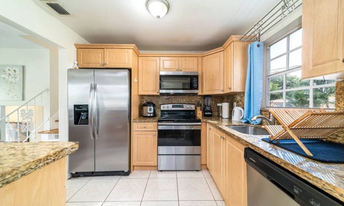 Boulevard Heights Casa | Stylish 2-story Home Pool