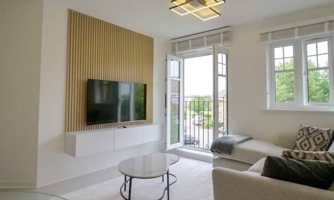 Eastleigh Apartamento | Stylish 2BD Perfect for Couples Eastleigh