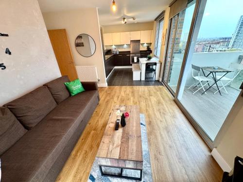 Bromley South Apartamento | Stylish 2Bedrooms 2Baths, Balcony Views, Stratford, ABBA