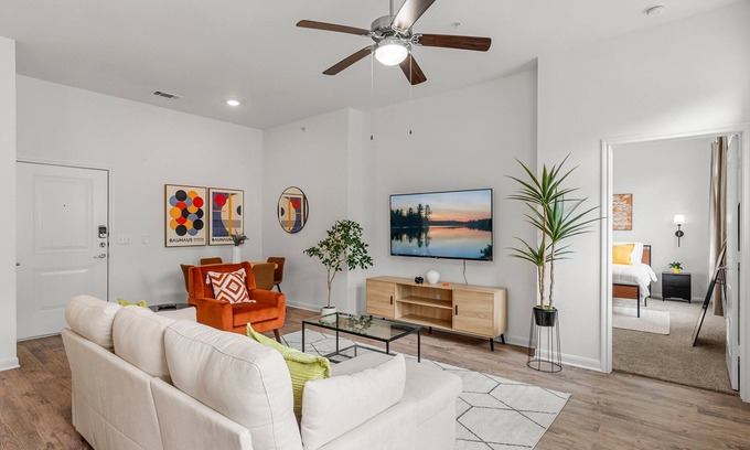 Montopolis Apartamento | Stylish 2BR Apartment! Pool, Gym & Prime Location Near Downtown & Airport