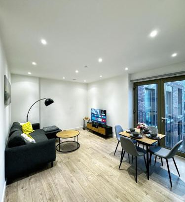 Coldharbour Apartamento | Stylish 2BR Apartment with Balcony & Views