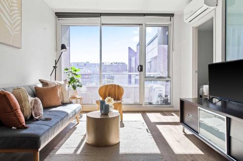 Carlton South Apartamento | Stylish 2BR Apt Steps from Vic Market with Parking