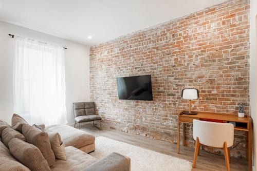 Saint Henri Apartamento | Stylish 2BR Apt Steps from Atwater Market