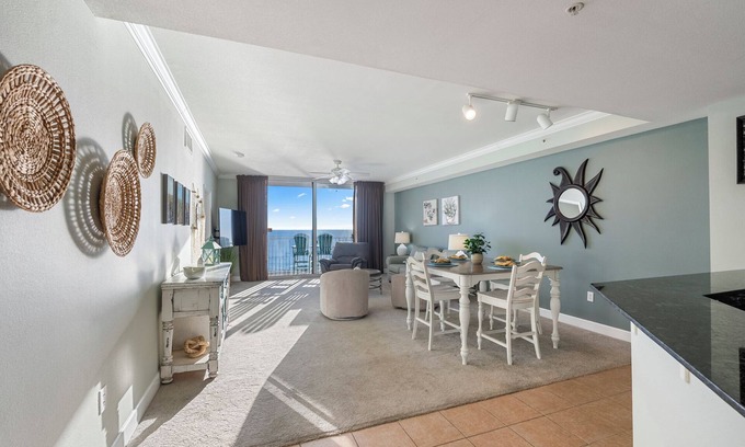 El Centro Beach Condominio | Stylish 2BR Beachfront Condo | Sleeps 8| Spectacular Views + Resort Amenities