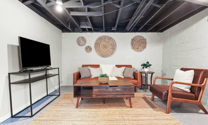 Indianapolis Casa | Stylish - 2BR - Bates-Hendricks - Near Downtown