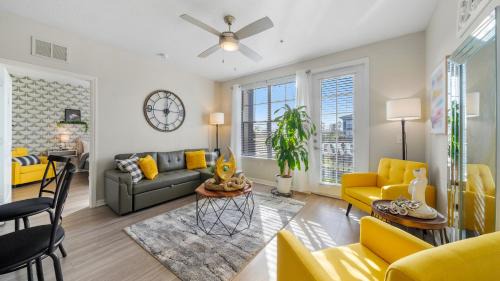 Tampa Apartamento | Stylish 2br Corporate Stay Pool Balcony #2