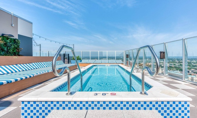 Old Louisville Apartamento | CozySuites 800 Tower 2BR w/ gym! 34