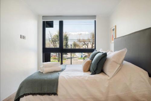 Apoquindo Apartamento | Stylish 2BR Getaway for 5 in Las Condes Oasis