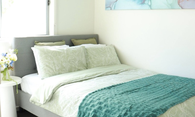 Findon Apartamento | Stylish 2BR Holiday Apartment in Findon 8min to the AirPort, 1min walk to shops.