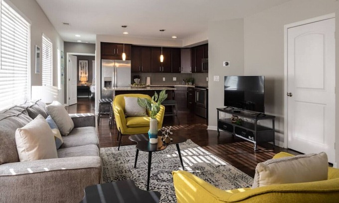 Mount Auburn Apartamento | Stylish 2BR near it all