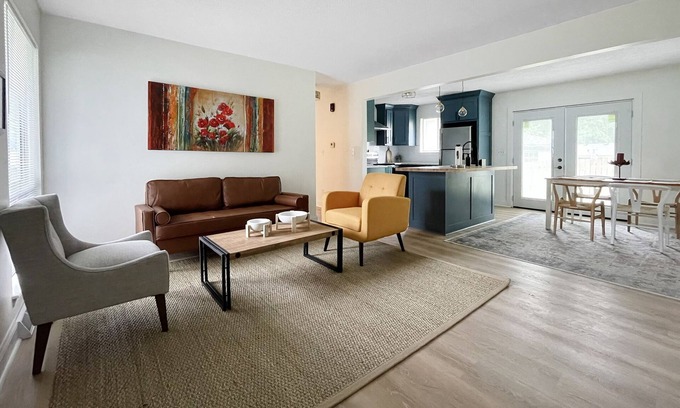 Overland Park Casa | Stylish 2BR Near highway/Advent Health/Dwntwn OP
