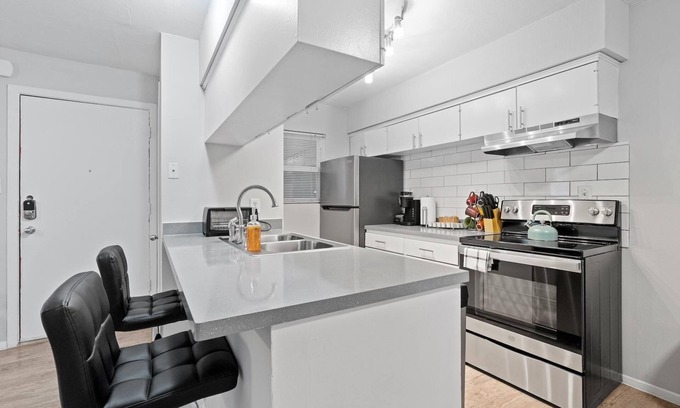 Highland Apartamento | Stylish 2BR Near UT Highland Evonify