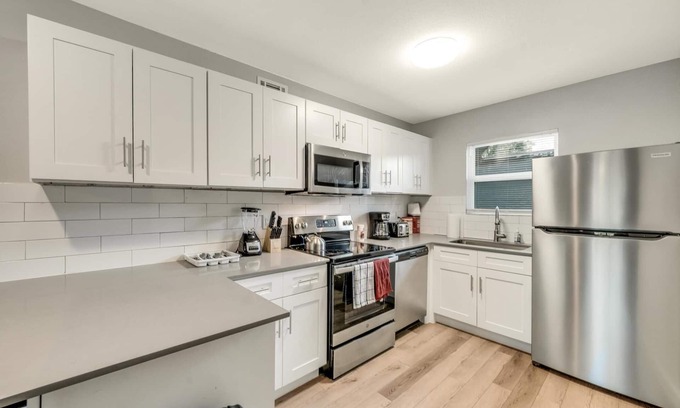 Hyde Park Apartamento | Stylish 2BR Near UT Hyde Park Evonify