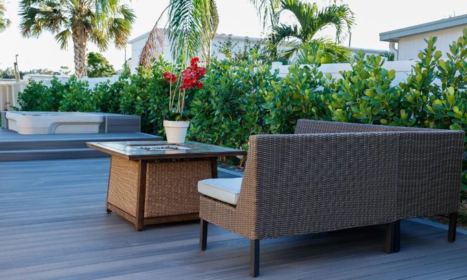 Bonita Shores Apartamento | Stylish 2BR unit w/hot tub 5 mins from the beach!