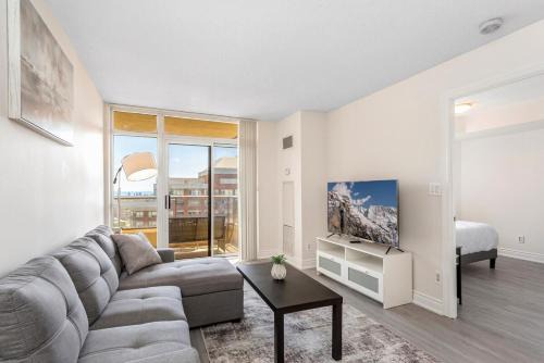 Downtown Mississauga Apartamento | Stylish 2BR with Great View! Steps from Square One